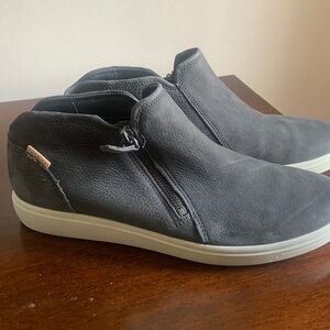 ECCO Soft 7 Mid Top Zip Sneaker (Women)
Size 10